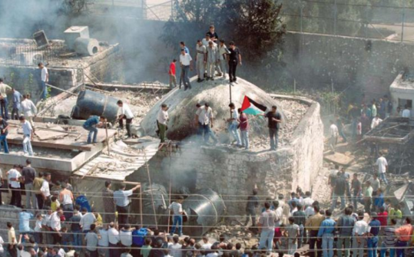 Palestinian mob destroying Joseph's Tomb in Nablus | October 2000 | YouTube screenshot