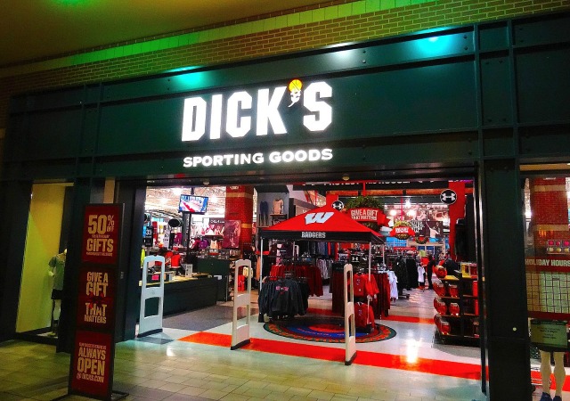 https://commons.wikimedia.org/wiki/File:DICK%27S_Sporting_Goods%C2%AE_-_panoramio.jpg