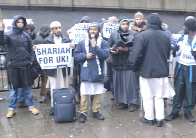 UK Islamist Groups Weaponizing Islamophobia To Silence Critics uk-islamist-groups-weaponizing-islamophobia-to-silence-critics